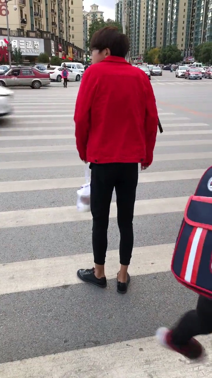 紧身裤豆豆鞋,冷逼呵,大哥你得支棱起来啊