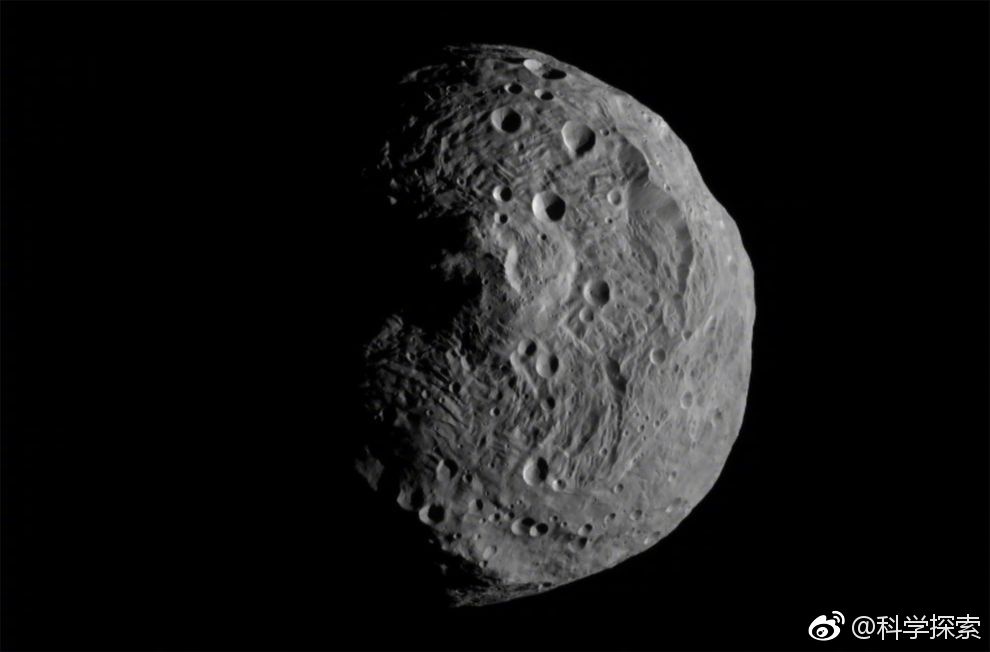 太阳系九大奇迹木卫四表面冰塔