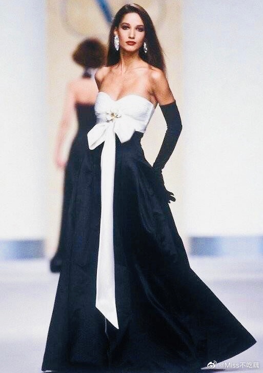 80年代chanel香奈儿时装秀 那个时代的复古与美丽 80年代chanel香奈儿时装秀 那个时代的复古与美丽