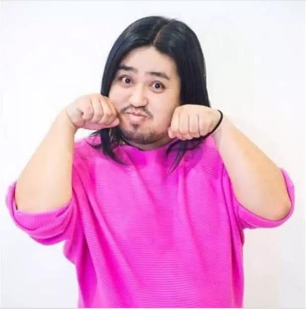 还记得《羞羞的铁拳》的秀念吗?原来还是《西虹市首富》中的他!