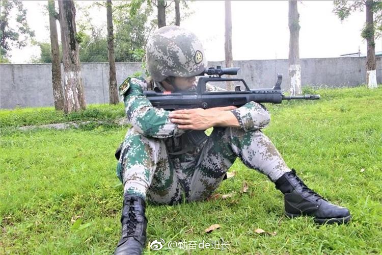 兵哥哥的多种射击姿势就问你帅不帅