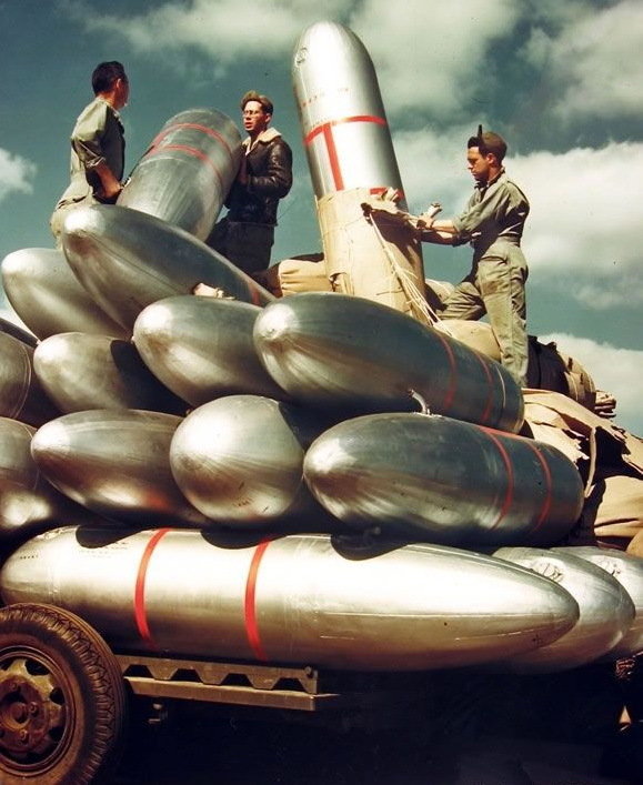 英国皇家空军准备出发对德国实行战略轰炸约1943年