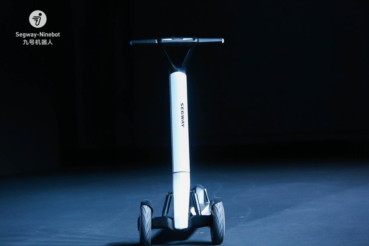 九号机器人发布全时四驱全轮转向的配送机器人