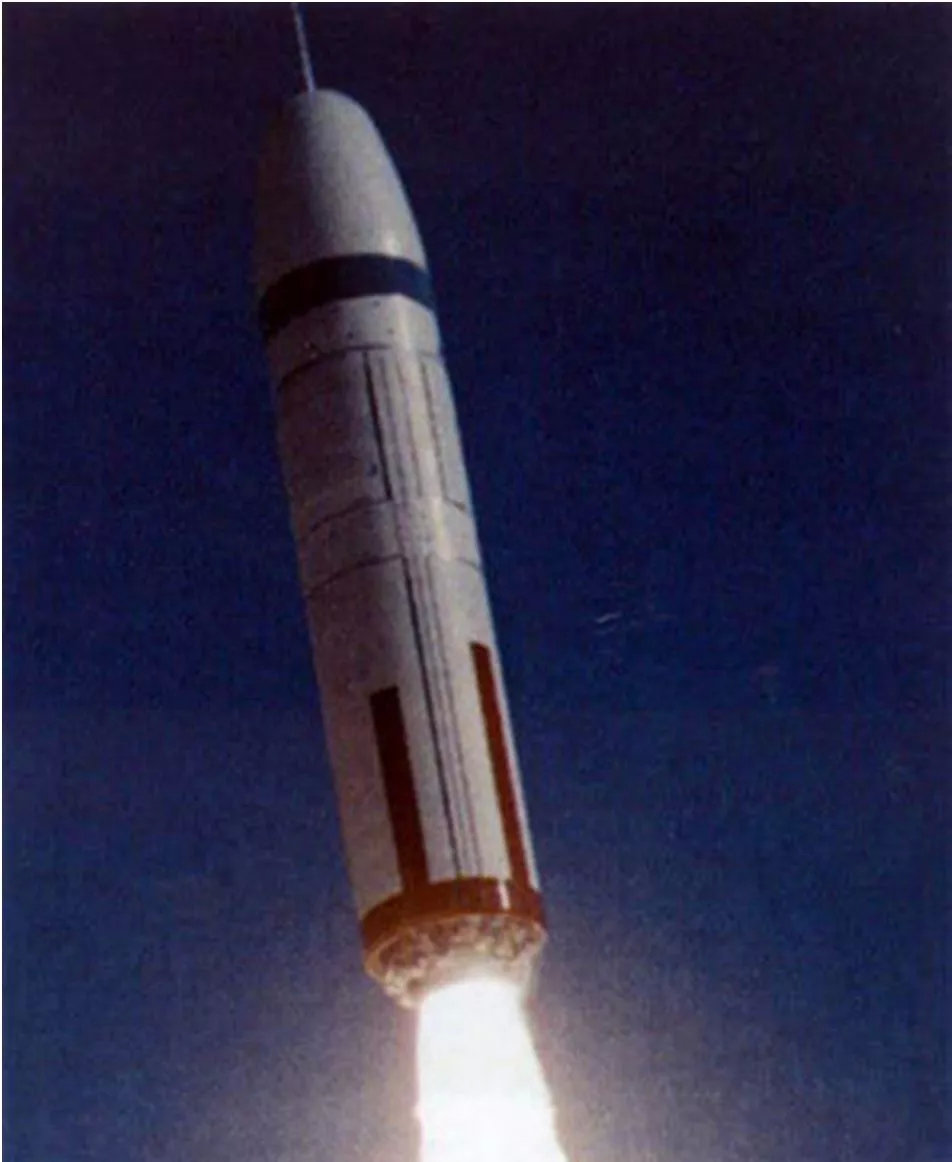 美军第172次成功试射三叉戟潜射导弹,逆天性能,领先中俄法30年!