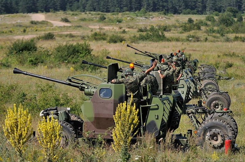 全世界都爱的博福斯l70高炮塞尔维亚第35防空营训练图集