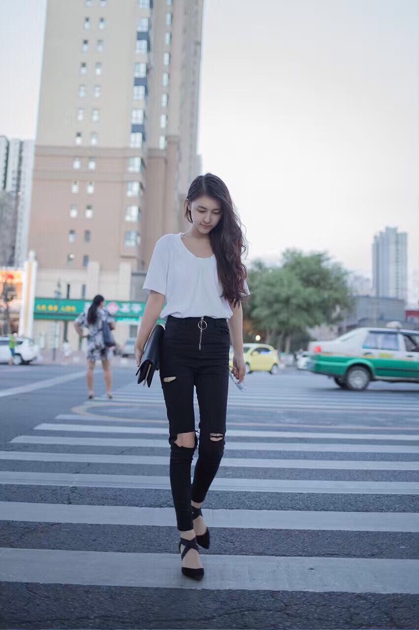 郎嘉欣 吉林大学 身高165 温和的天平座 喜欢画画交朋友 阳光女孩