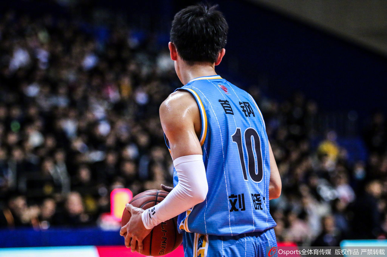 客场84-77战胜@上海久事大鲨鱼官方微博