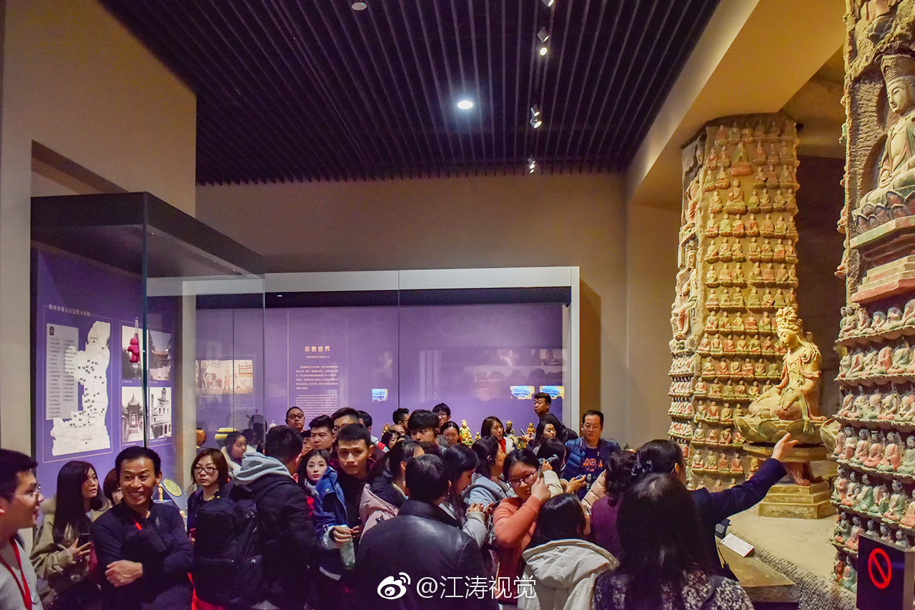 陕西历史博物馆的面积大,展厅多,展出的馆藏文物更是多又全_新浪新闻