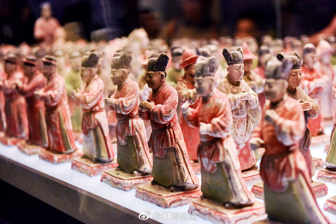 陕西历史博物馆的面积大,展厅多,展出的馆藏文物更是多又全