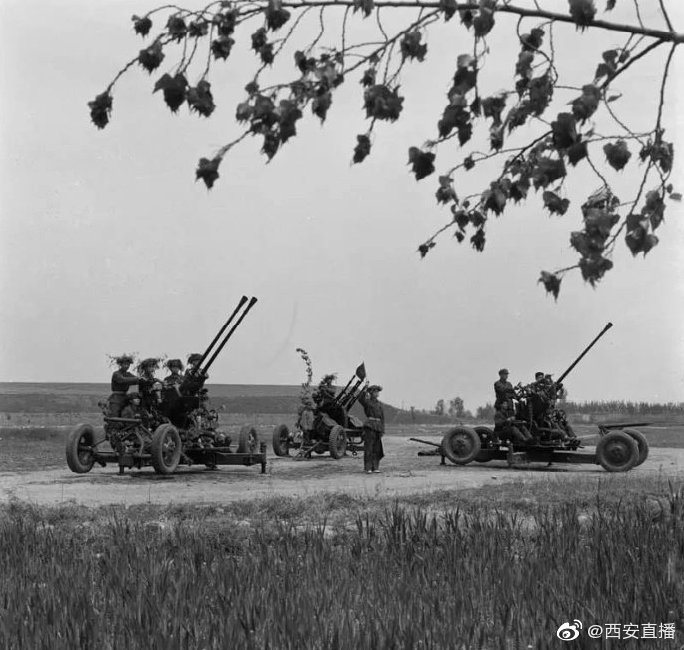 60~80年代西安老照片,拉练的民兵,防空洞,钟楼(百年旧照)|钟楼|民兵