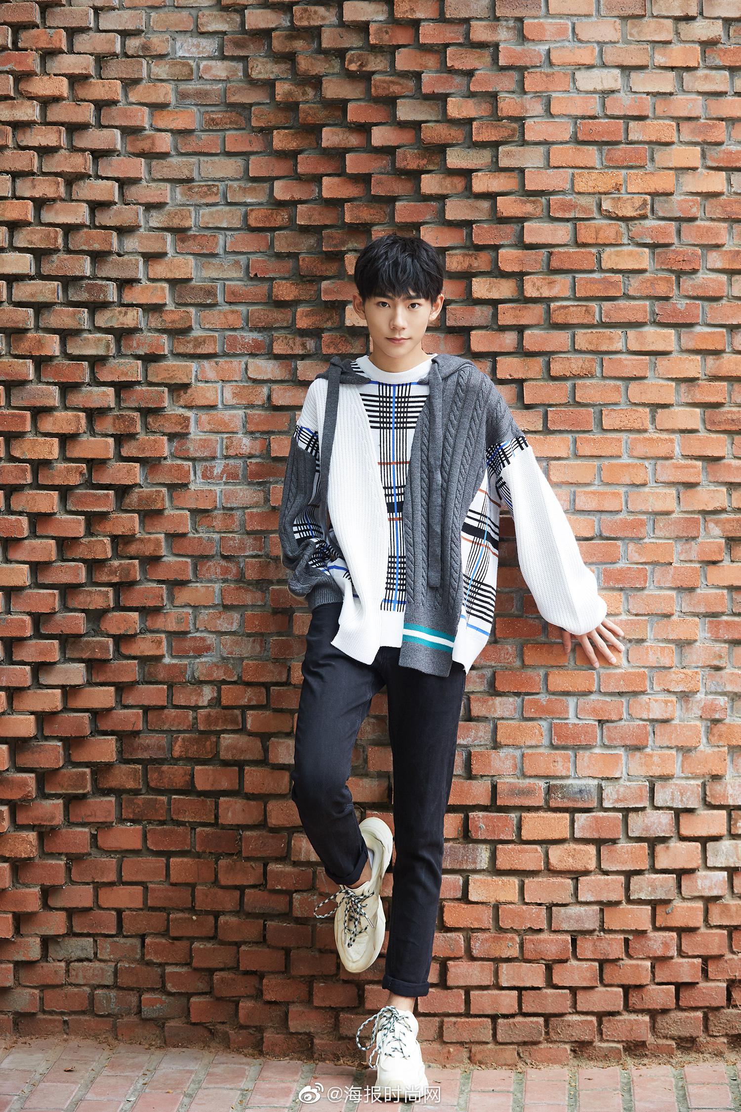 电视剧小欢喜 里 的扮演者00后@演员刘家祎 最新早秋写真