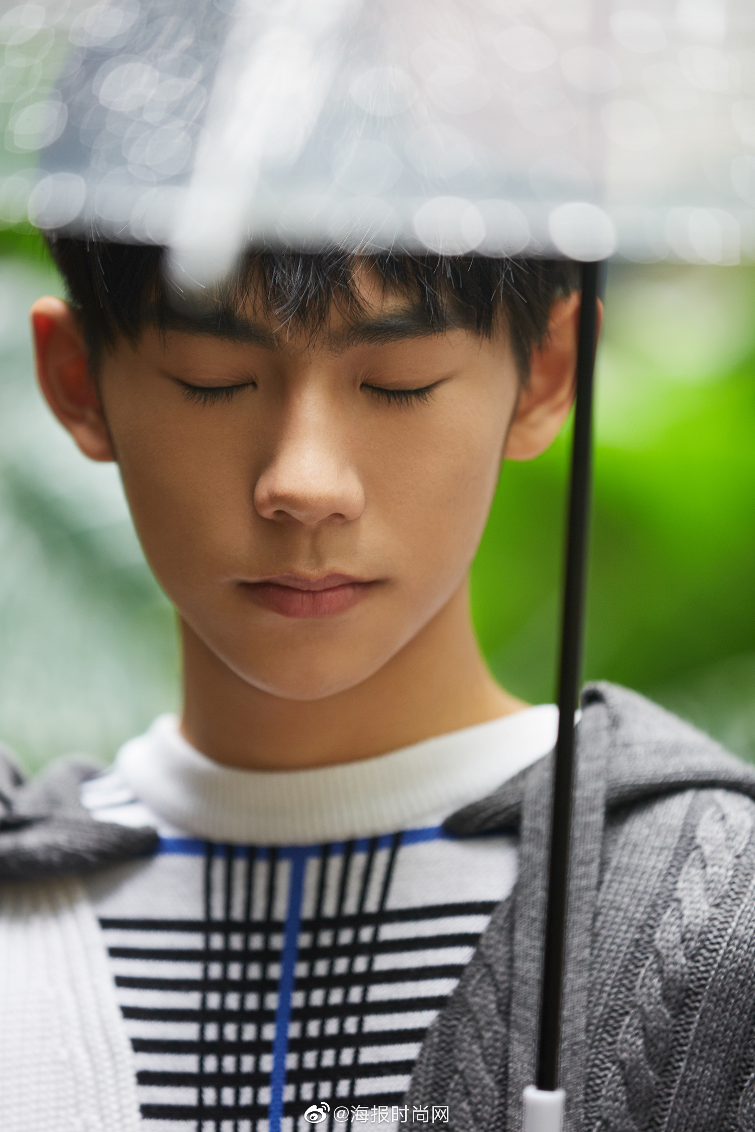 电视剧小欢喜 里 的扮演者00后@演员刘家祎 最新早秋写真