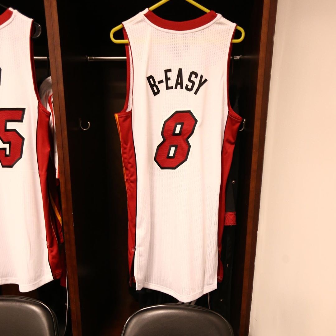 nba联盟里当年的绰号球衣老詹的kingjames帅爆啦