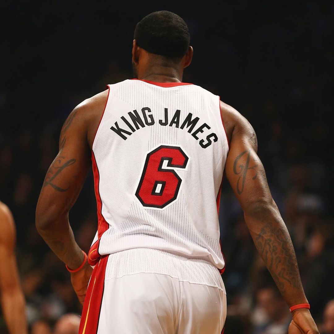 nba联盟里当年的绰号球衣老詹的kingjames帅爆啦