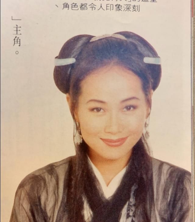 《新白娘子传奇》《碧海青天》叶童都是男装示人,而且演得很成功