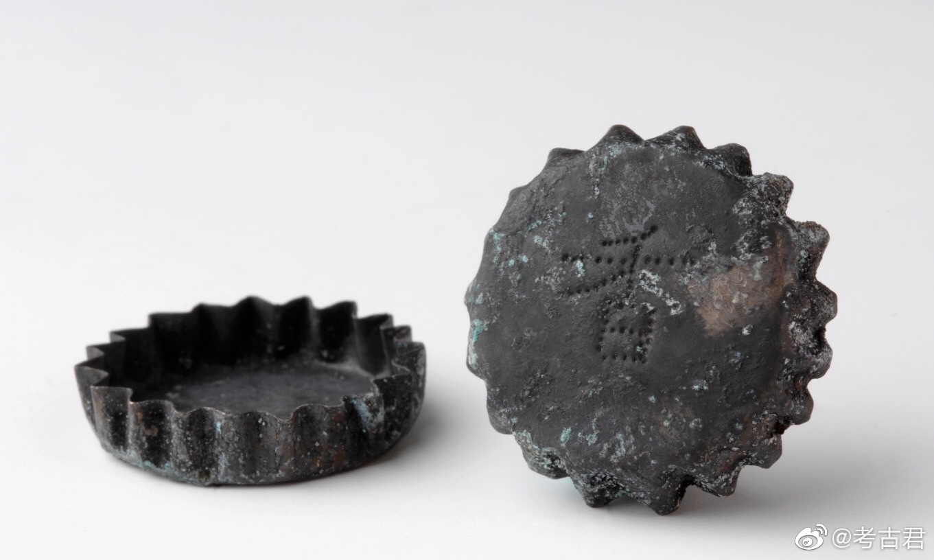 这真不是啤酒盖确是明代银香盒