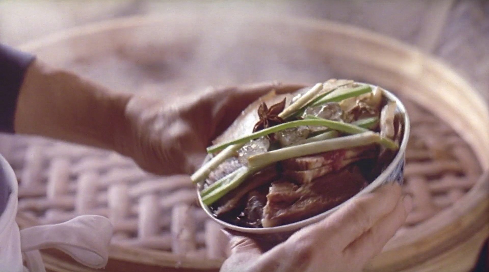 李安《饮食男女》开场——老朱做饭片段