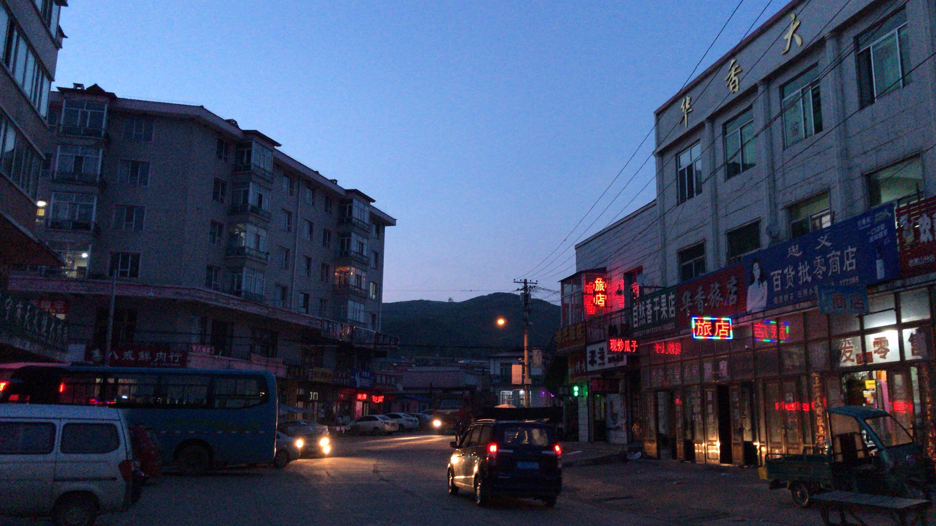 老黑山镇的旅店,单间60元.我的许多朋友,估计好多年