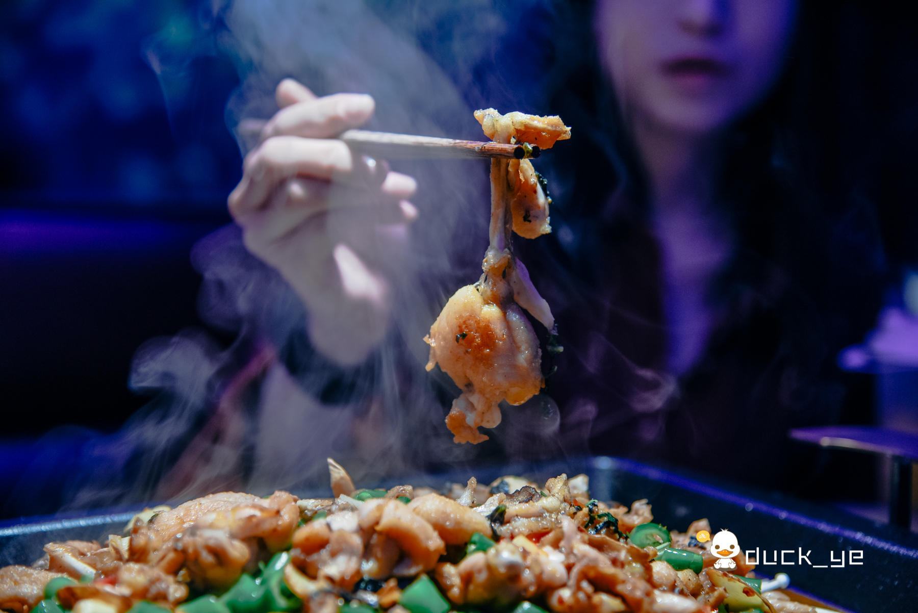 12种口味牛蛙新鲜现杀分店遍布全国食客排队也要吃