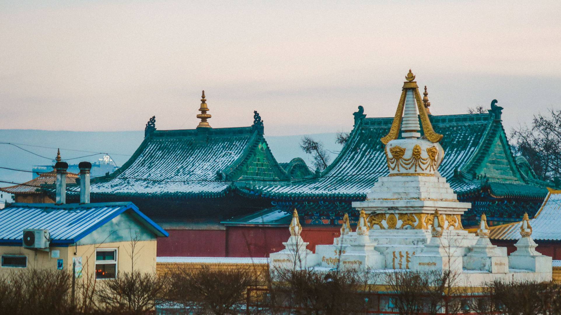 蒙古国人口一共三百多万有一半在首都乌兰巴托这城市不大