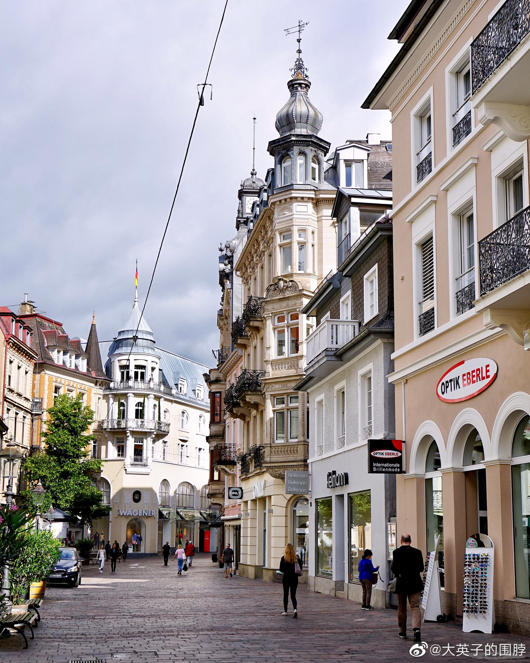 巴登-巴登是德国著名的温泉度假小镇,欧洲的夏都