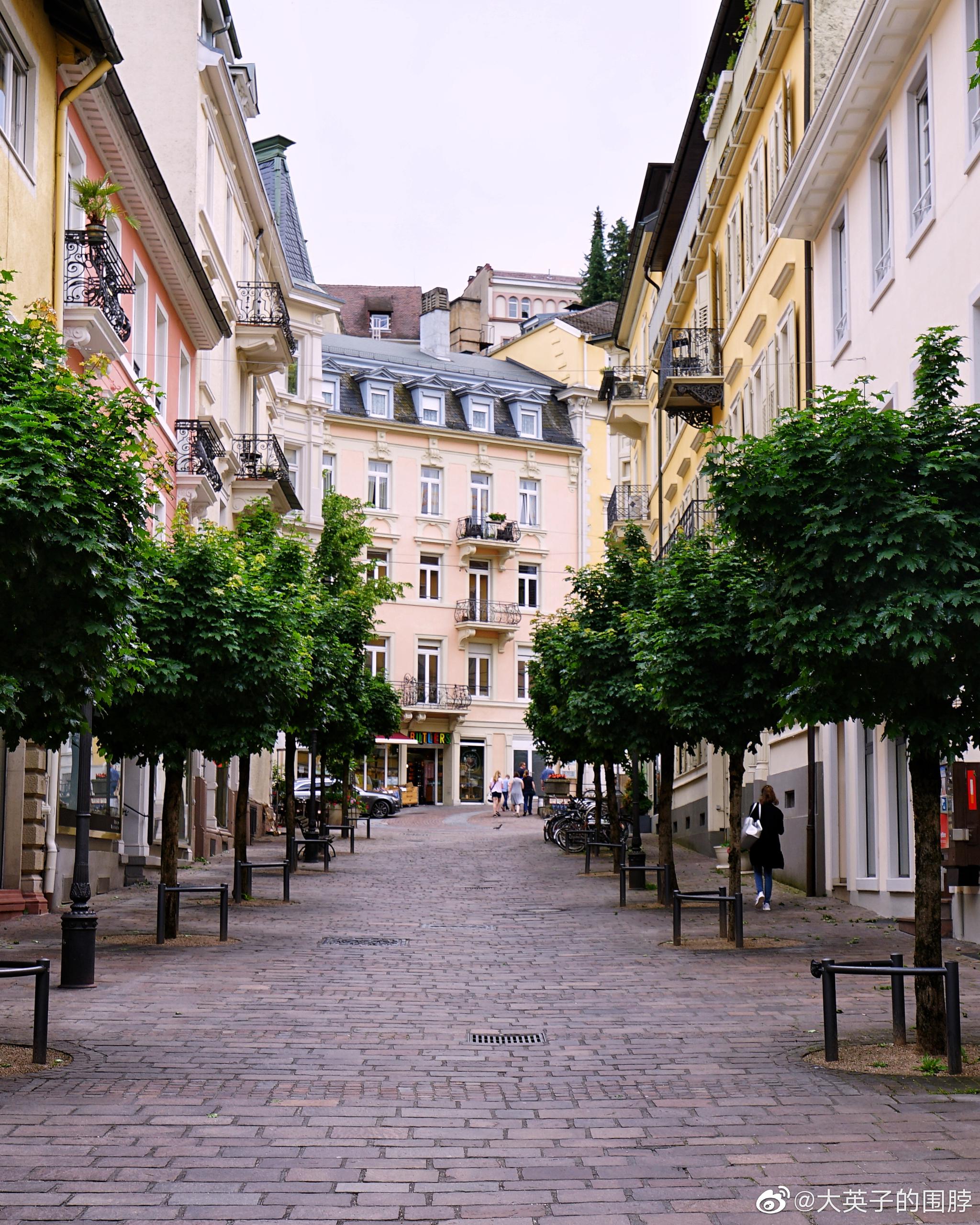 巴登-巴登是德国著名的温泉度假小镇,欧洲的夏都