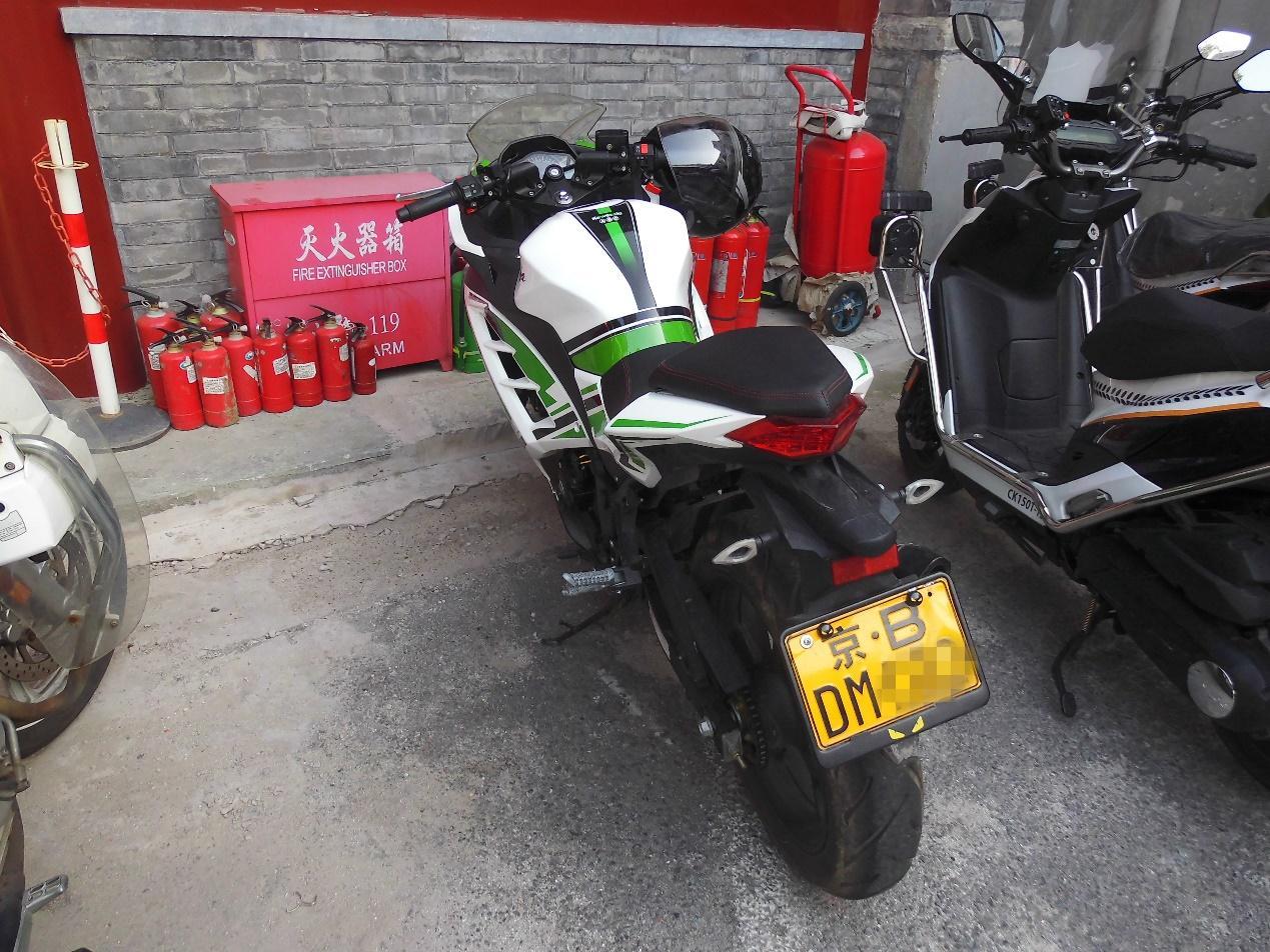 假牌假证还没本罚款拘留就等你|摩托车|交警_新浪新闻