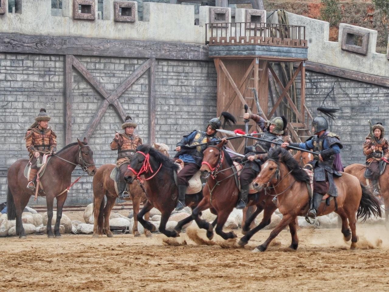 传说花木兰练兵的大草原深藏在武汉黄陂,斥资几千万再现木兰英姿