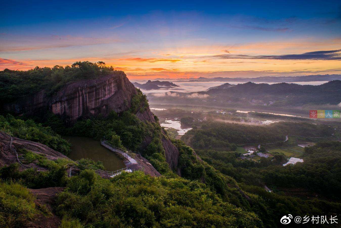 石表山休闲旅游风景区位于广西东部的梧州市藤县境内,总面积约15