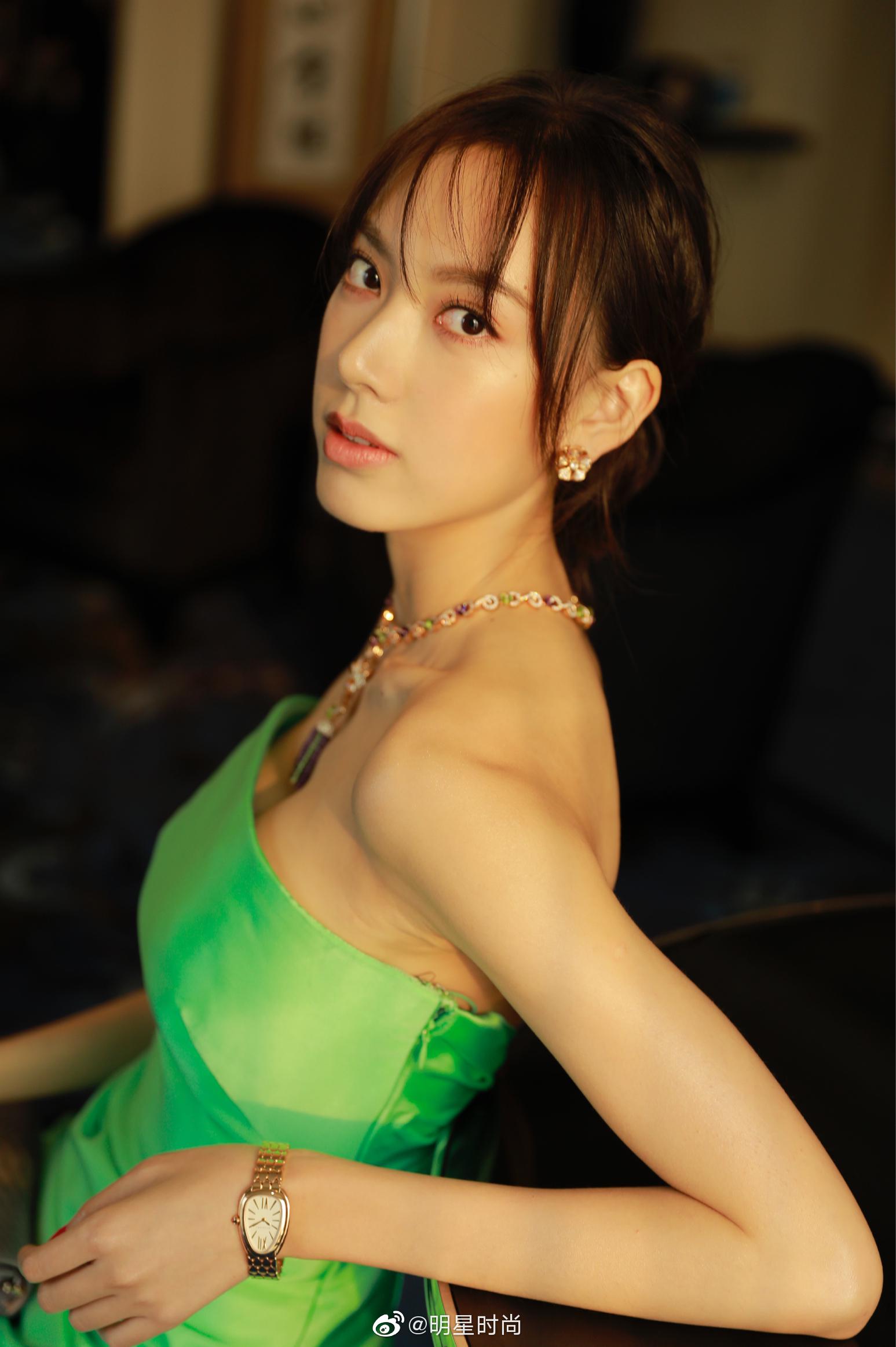 上海堡垒剧组携主演鹿晗舒淇孙嘉灵等人亮相红毯