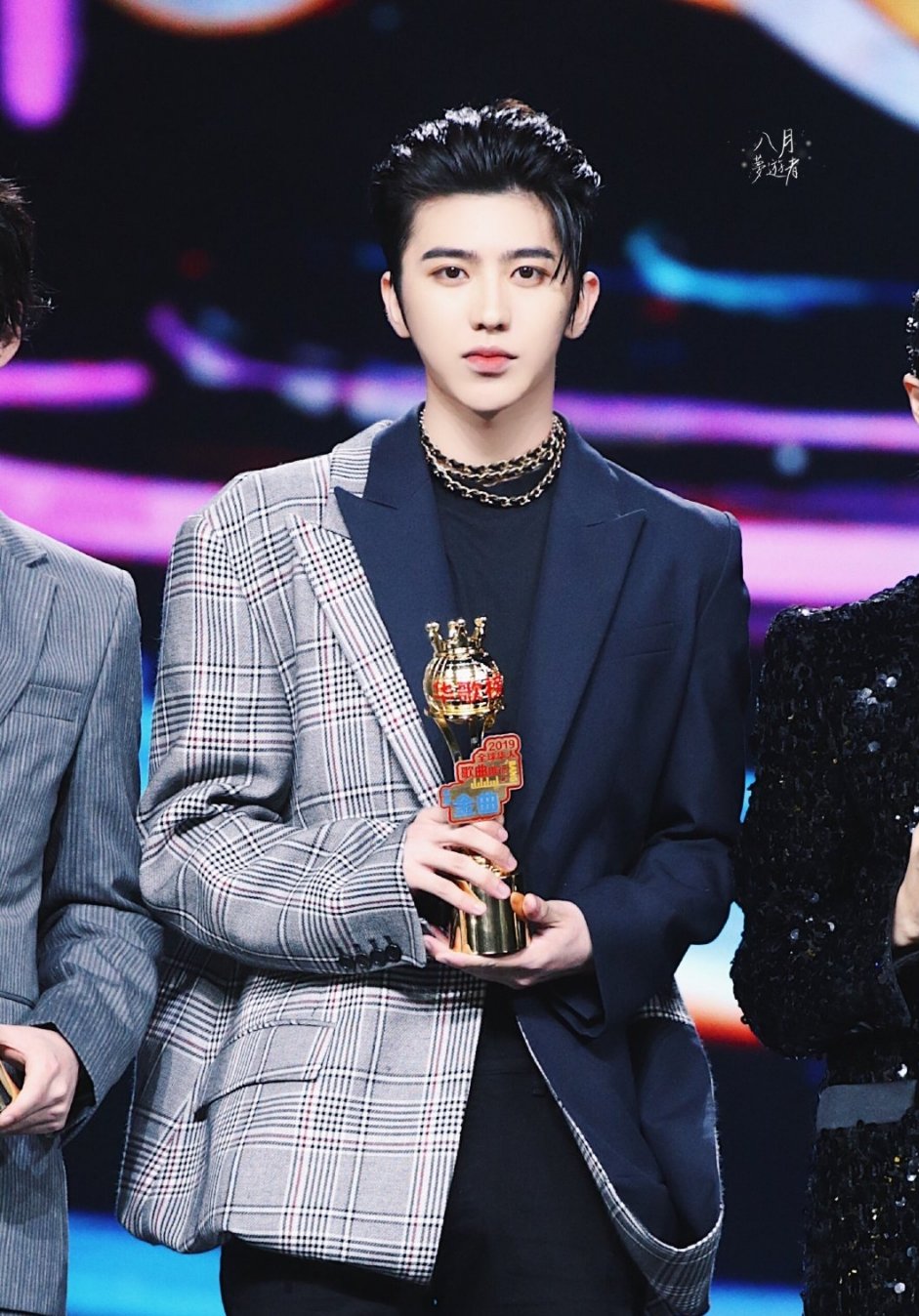 蔡徐坤舞台最佳演绎男歌手，坤坤靠实力获奖|蔡徐坤|男歌手|获奖_新浪新闻