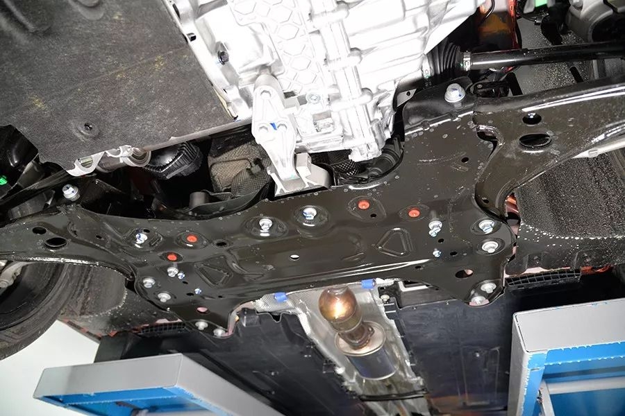 领克03底盘水准确实不错毕竟有沃尔沃的底子