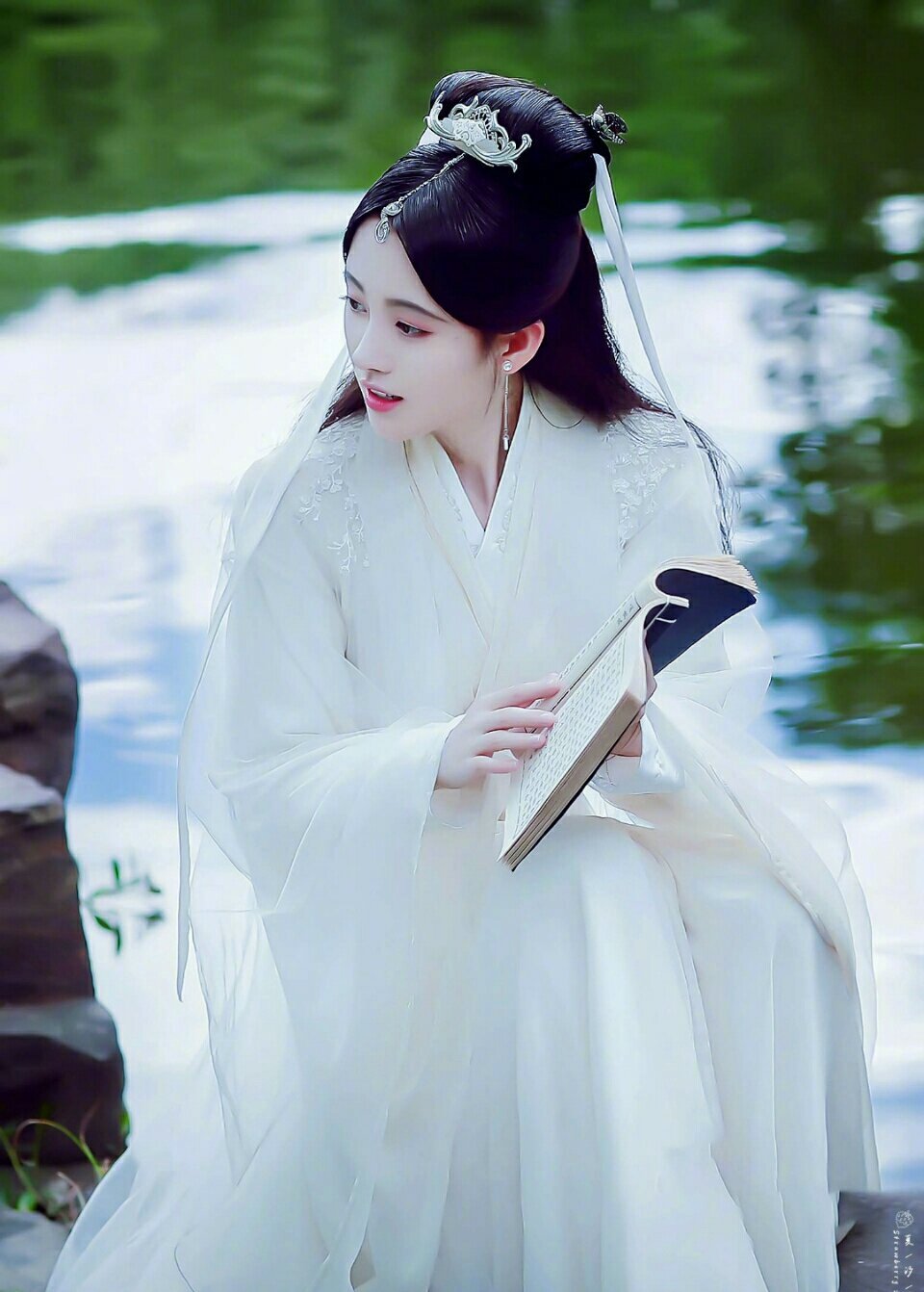 女明星白衣古装杨幂,刘亦菲,杨紫,迪丽热巴,杨颖angelababy,鞠