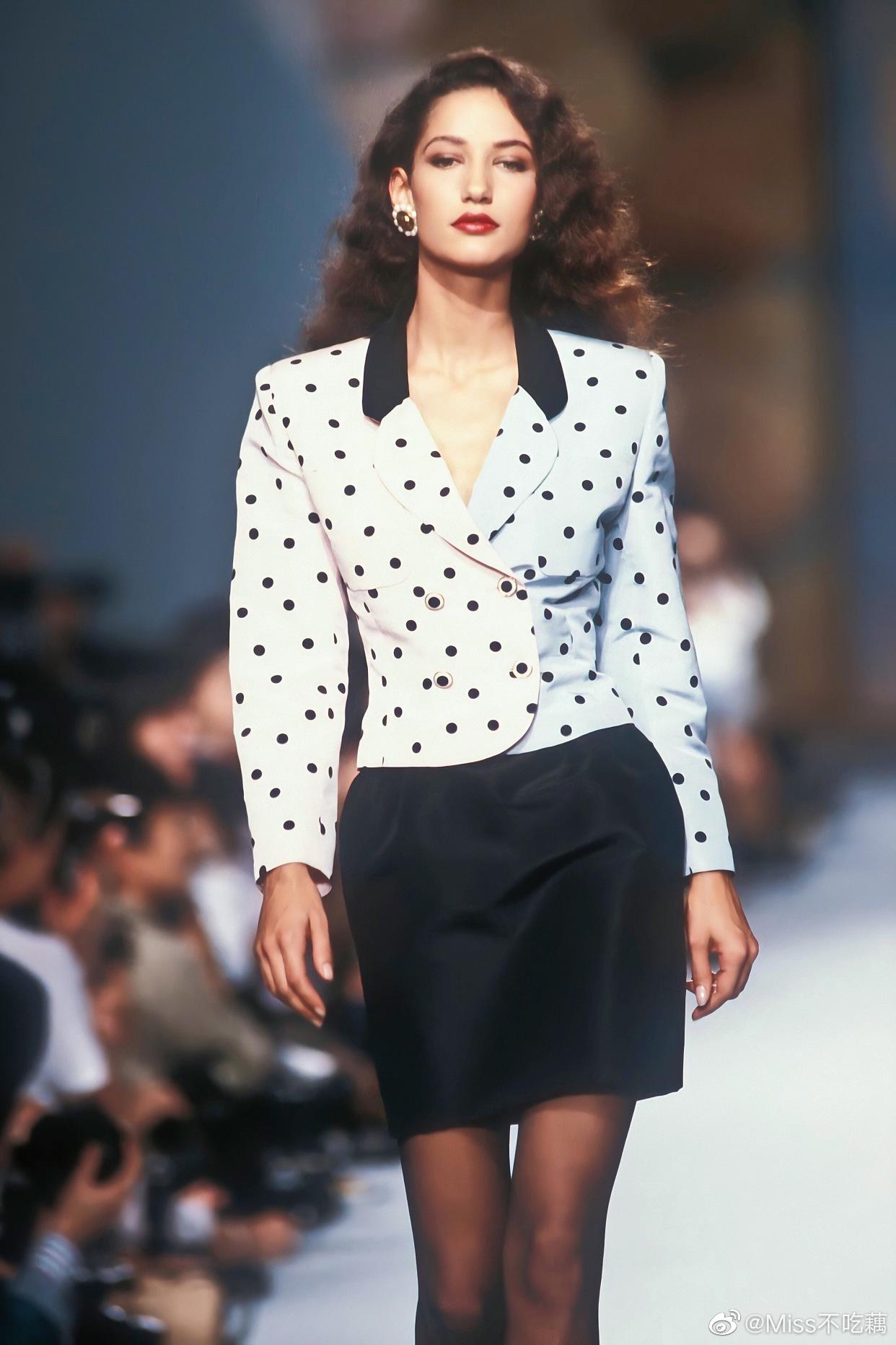 80年代chanel香奈儿时装秀 那个时代的复古与美丽 80年代chanel香奈儿时装秀 那个时代的复古与美丽