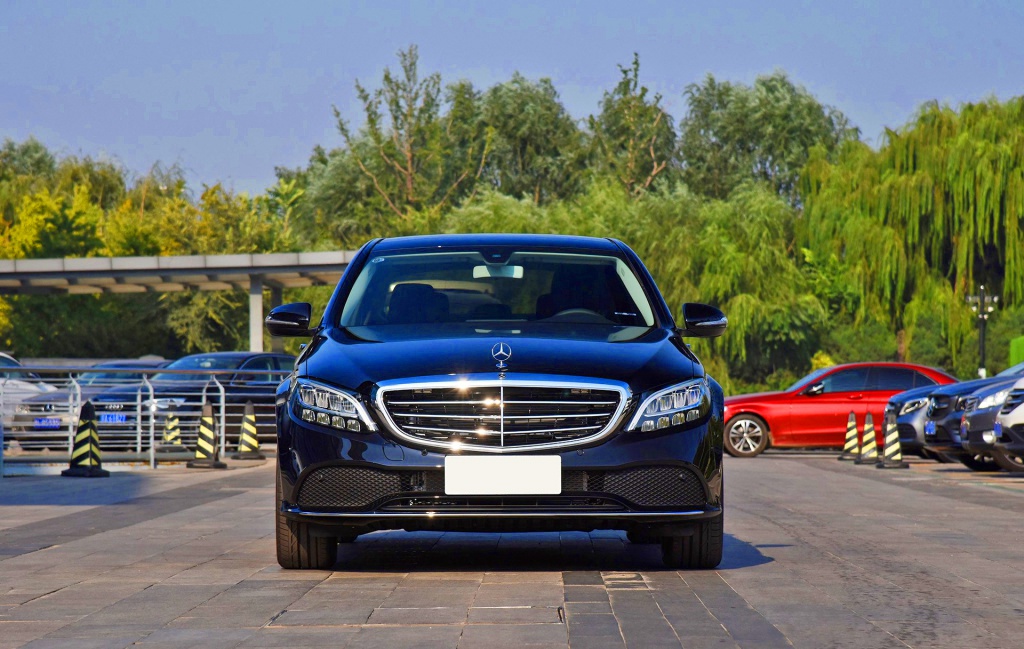 奔驰c级导购:一共12款配置,首选c260运动版,售价31.08万