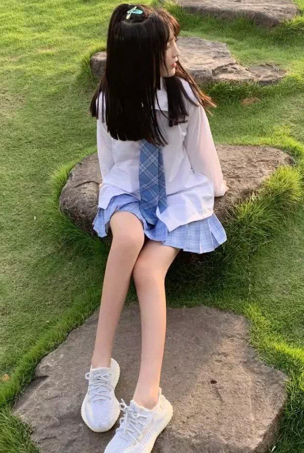 有种p图叫杨清柠穿校服凹出一双11号腿腿直的不真实