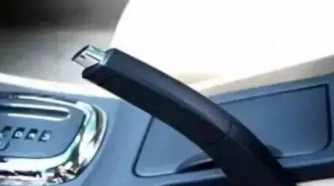 自驾出行安全第一，千万别在高速上干这10件事