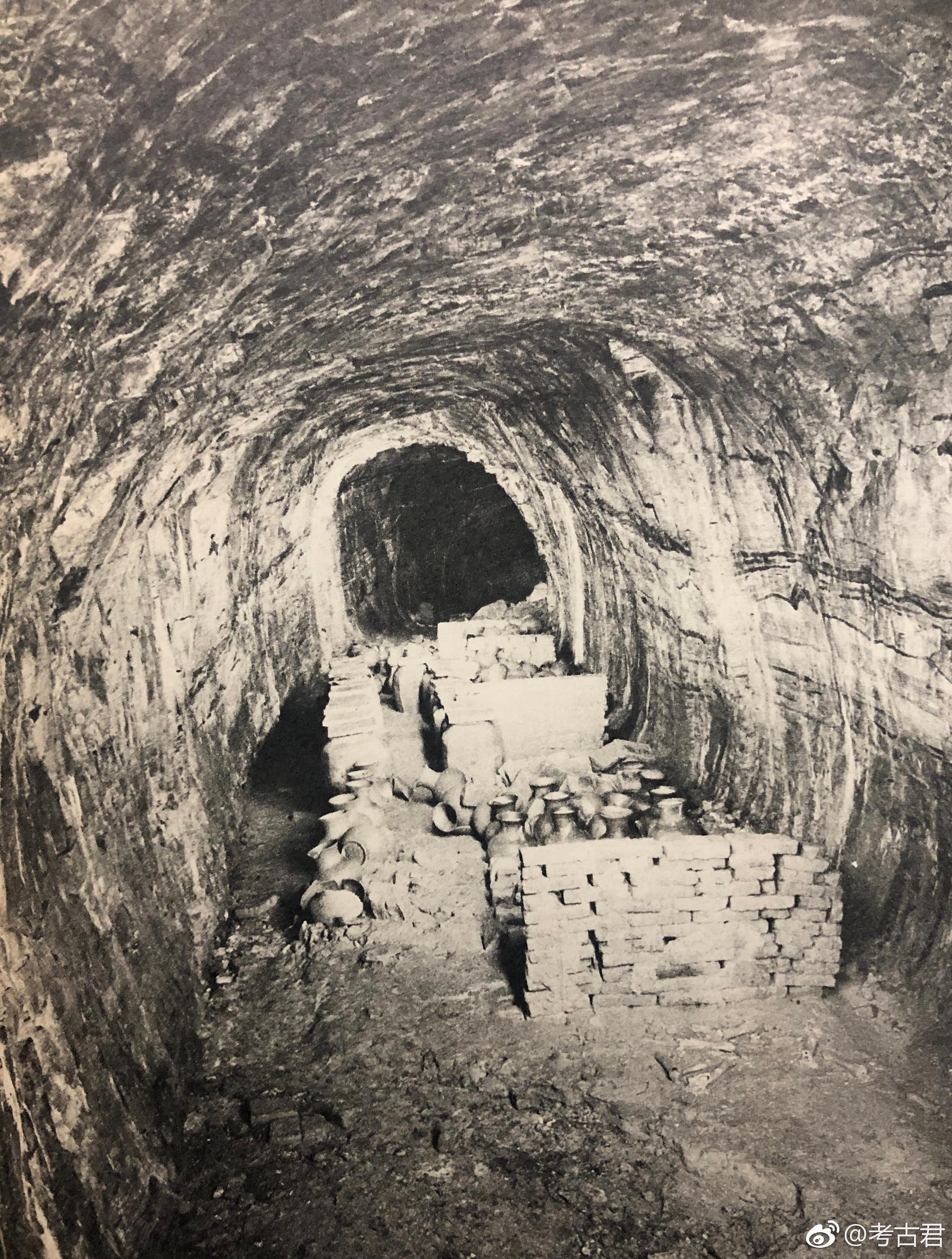 长信宫灯，出土于满城汉墓二号墓，是西汉中山靖王刘胜之妻窦绾之墓满城汉墓宫灯长信新浪新闻 