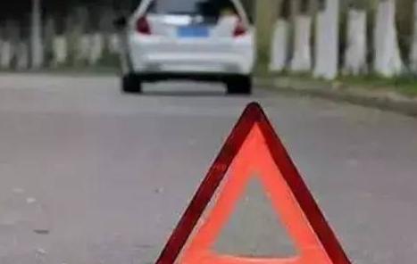 自驾出行安全第一，千万别在高速上干这10件事