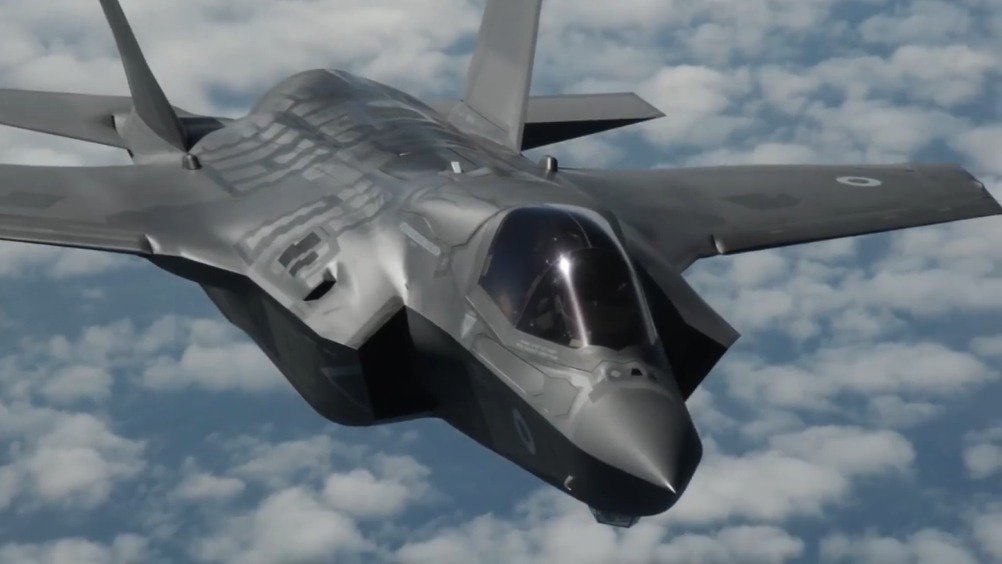 f35战斗机空中展示的完美镜头