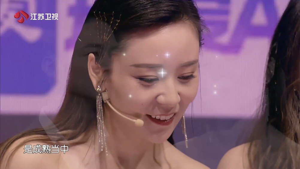 王依桐难得露出了"林黛玉"的一面,向男嘉宾道出了自己的深情