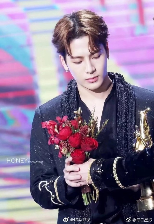 啊啊啊啊啊王嘉尔叼花这个视频必须给我出87_高清图集_新浪网