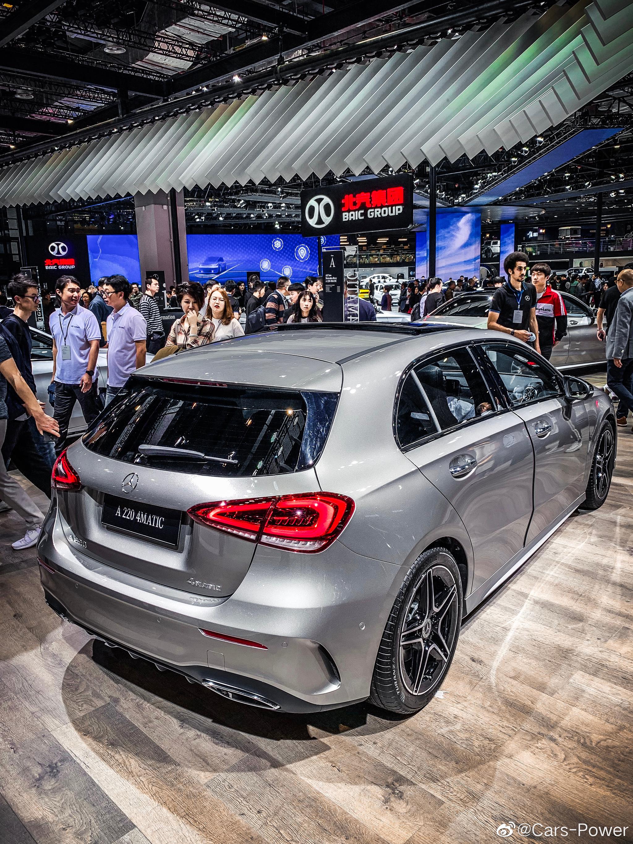 原装进口梅赛德斯-奔驰a220 4matic真的还是两厢看着顺眼目前还不