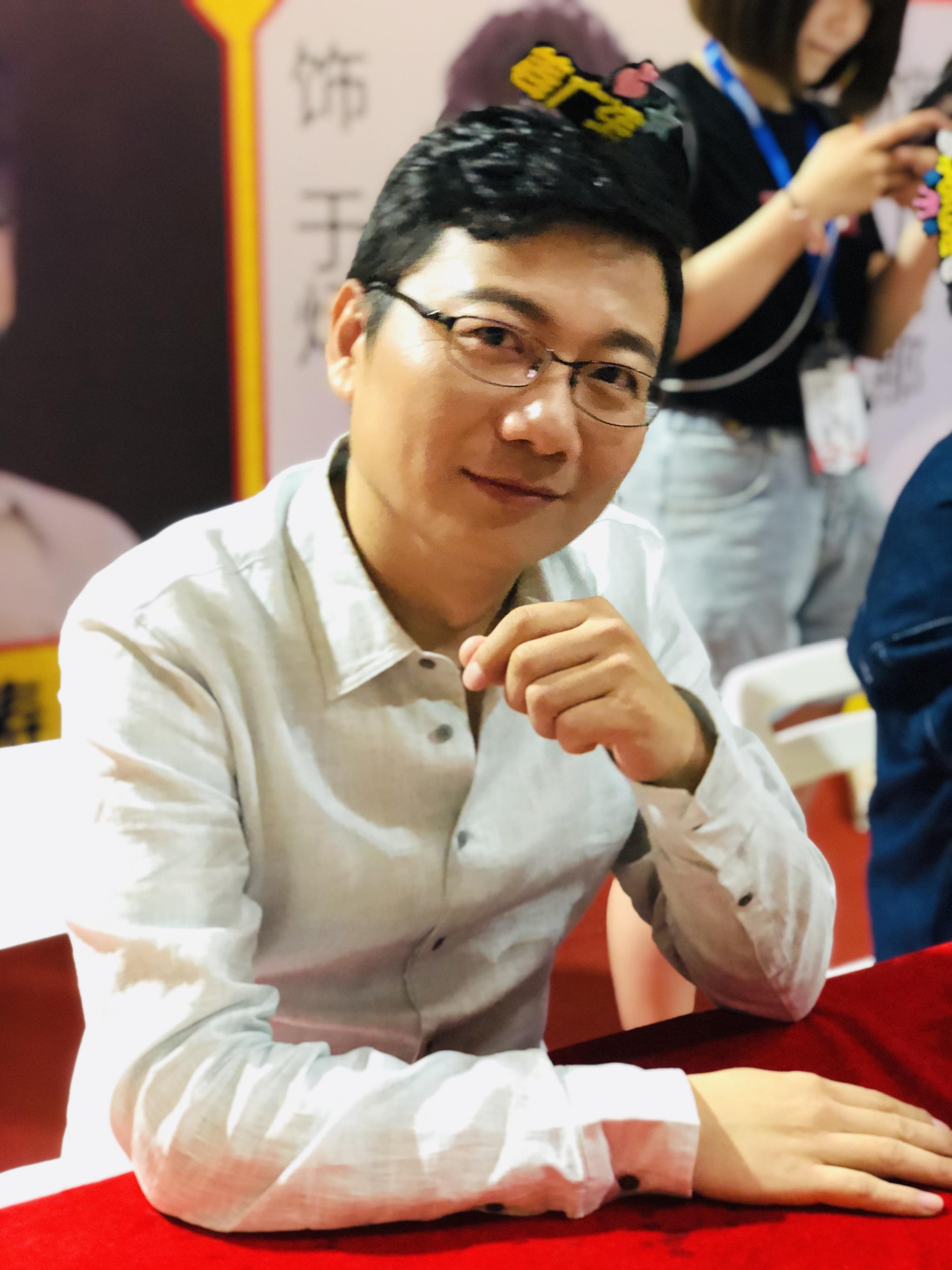 在闭门后被保安驱赶的两小时|姜广涛|队尾|签售会_新浪新闻