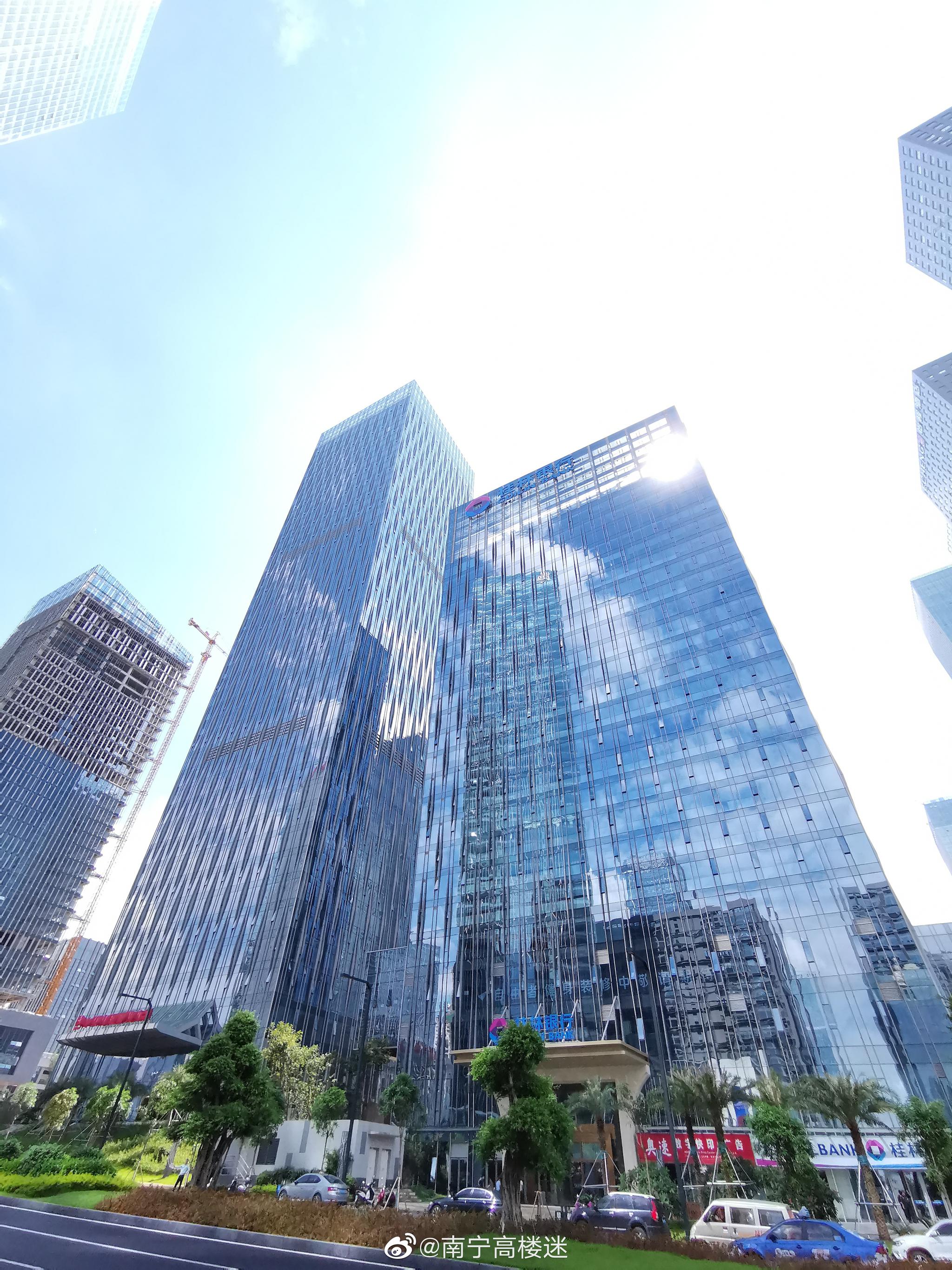 网友@我的那片海 镜头中的五象总部基地摩天楼群