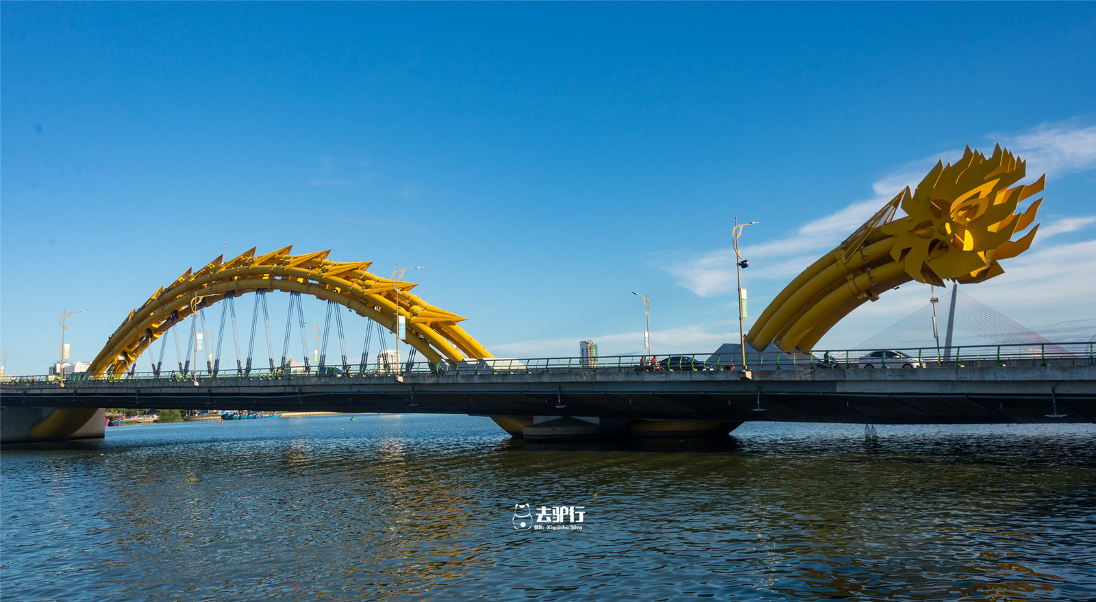 5万亿,请美国人设计了一座龙桥,中国网友:冤大头|龙桥|岘港市|越南