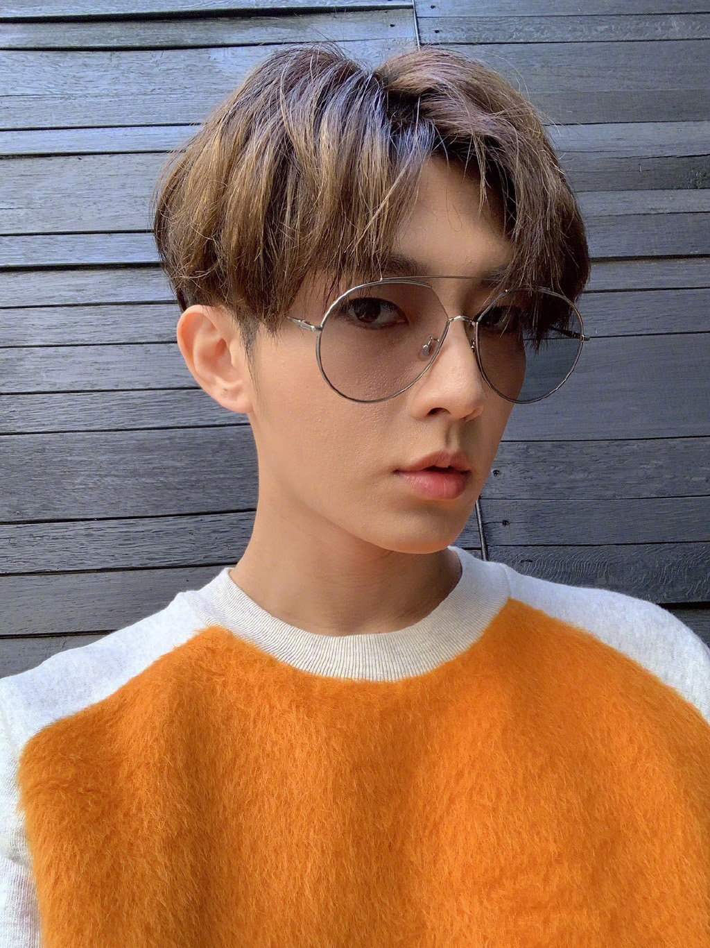 炎亚纶有颜任性啊,粉丝福利满满,存图存到手软