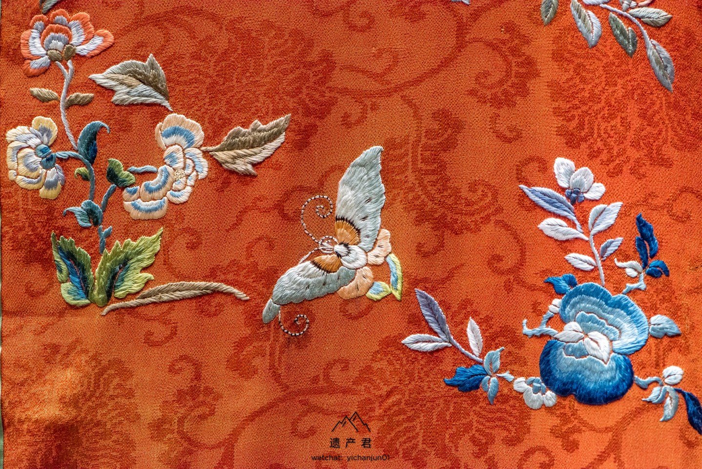 清华大学艺术博物馆藏· 清代红绸地彩绣枝花对襟女褂|玉兰|海棠|牡丹|兰花|通身_新浪新闻