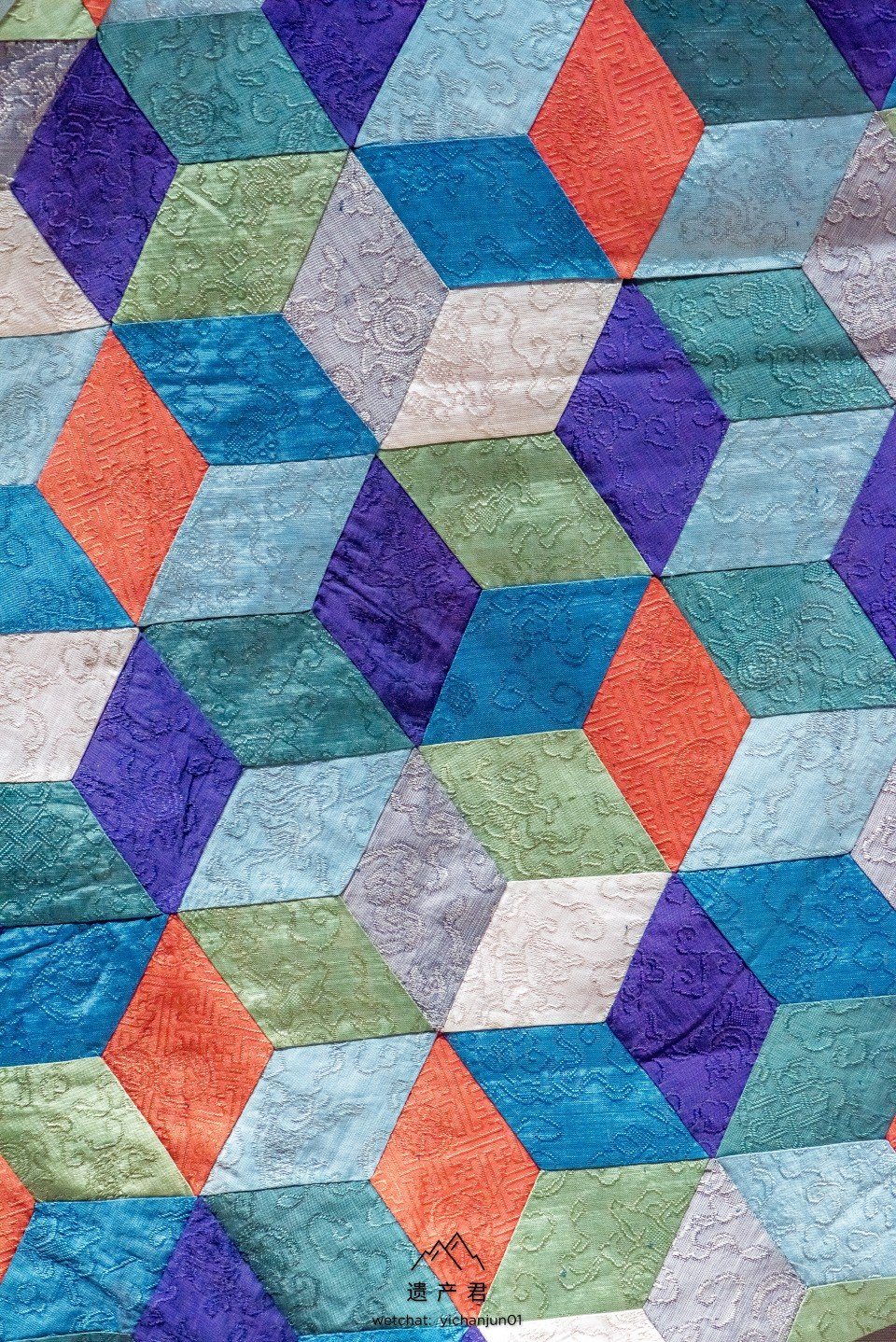 清华大学艺术博物馆藏 清代暗花绸女百衲衫