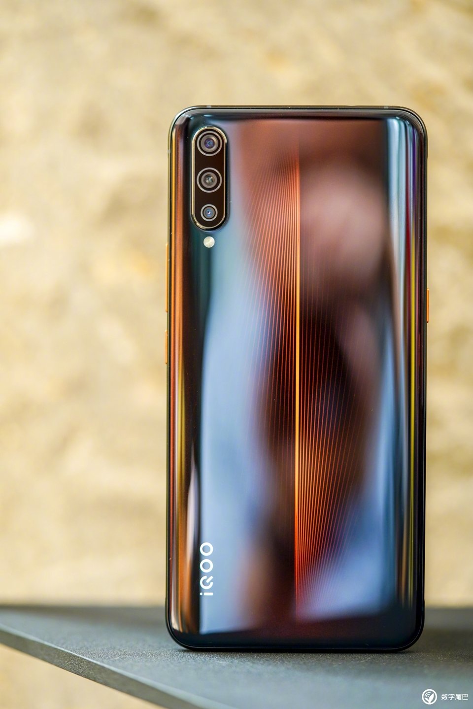 暴力和绅士结合,这就是 iqoo 手机交出的答卷__财经头条